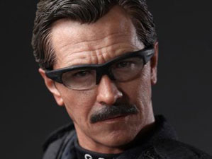 Hot Toys MMS 182 TDK - Lt. Jim Gordon (S.W.A.T. Version)
