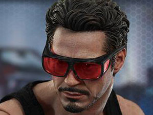 Hot Toys MMS 273 Iron Man 2 - Tony Stark w/ Arc Reactor Creation Accessories