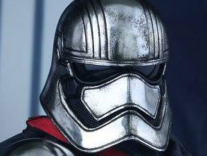 Hot Toys MMS 328 Star Wars : TFA – Captain Phasma